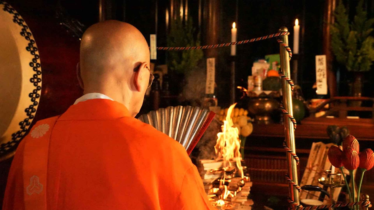 護摩堂にて護摩祈祷