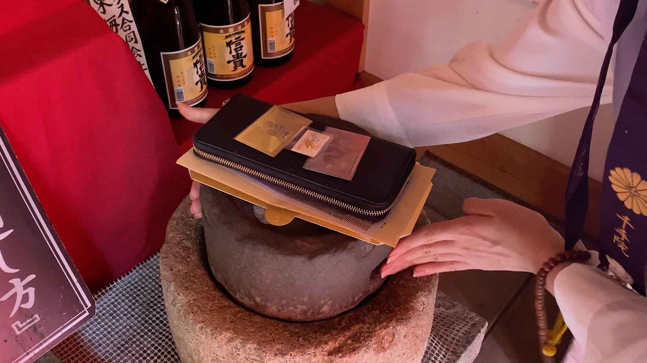 銭亀堂にて参拝